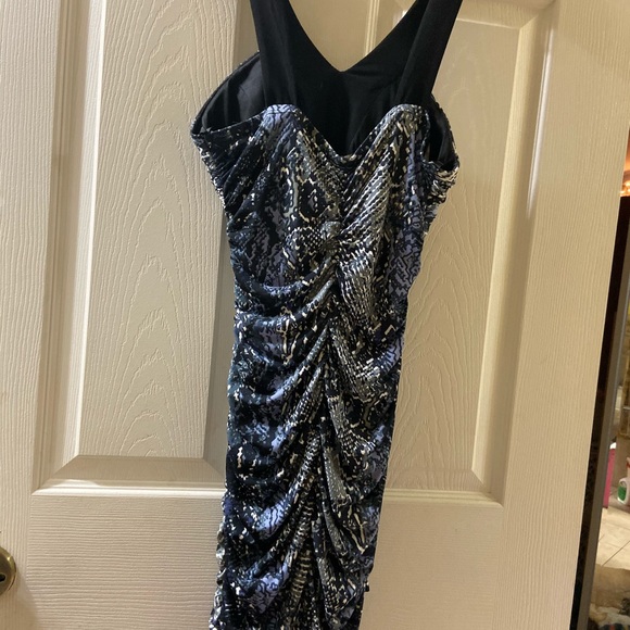 Beautiful Dress - Picture 3 of 3